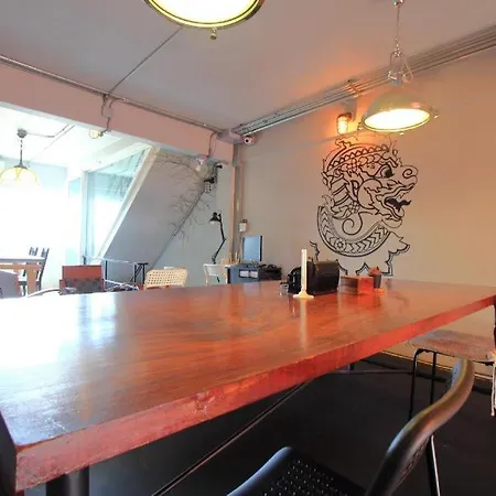 Oyo 421 Guyasuka Hostel & Cafe