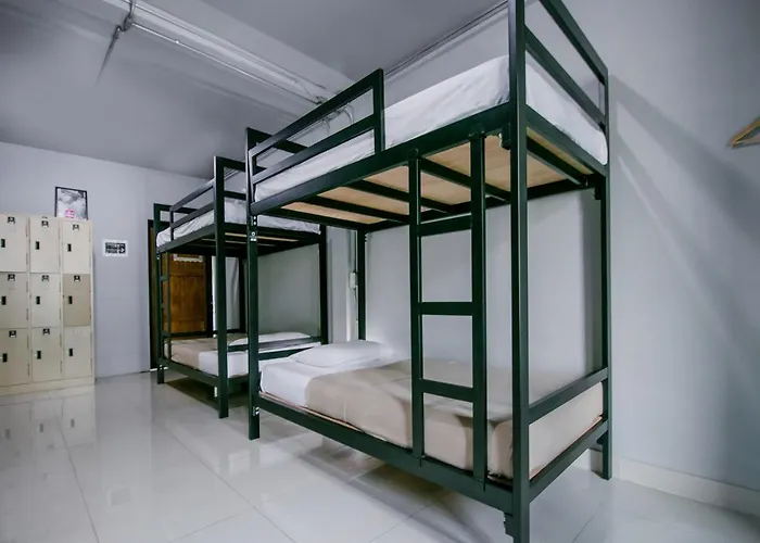 Oyo 421 Guyasuka & Cafe Hotel 2*