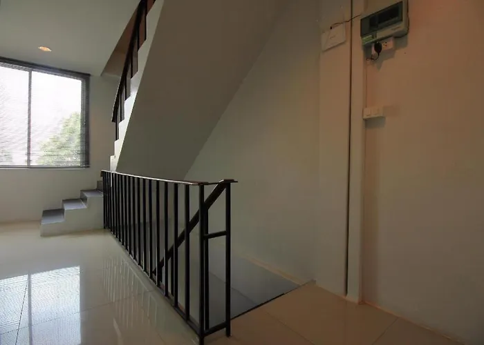 Oyo 421 Guyasuka & Cafe Hotel Bangkok