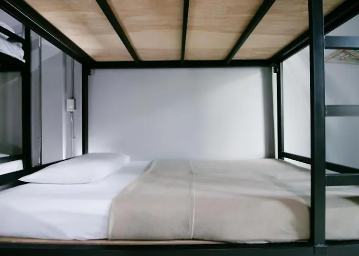Oyo 421 Guyasuka & Cafe Hotel 2*