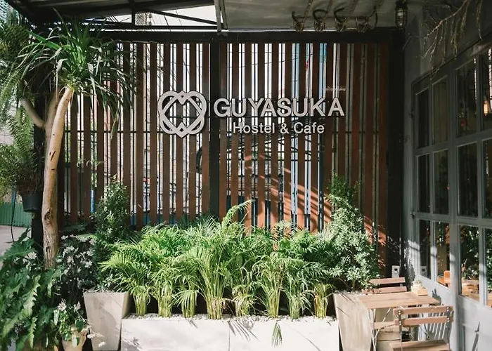 Oyo 421 Guyasuka & Cafe Hotel 2*