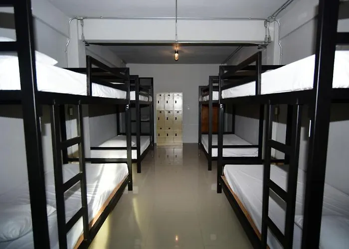 Oyo 421 Guyasuka & Cafe Hotel 2*