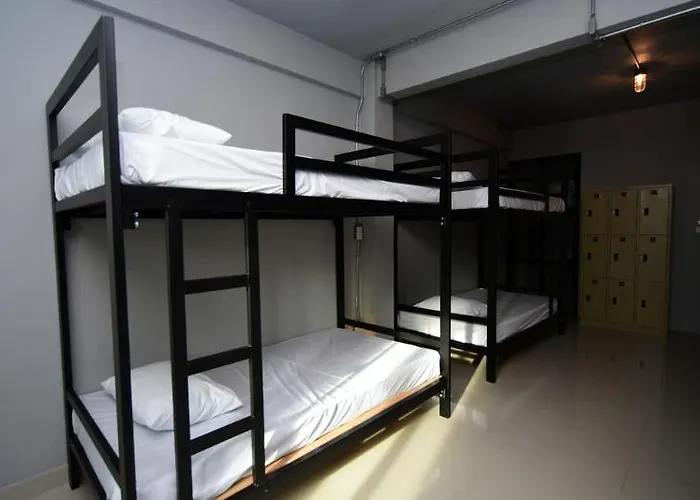 Oyo 421 Guyasuka & Cafe Hotel Bangkok