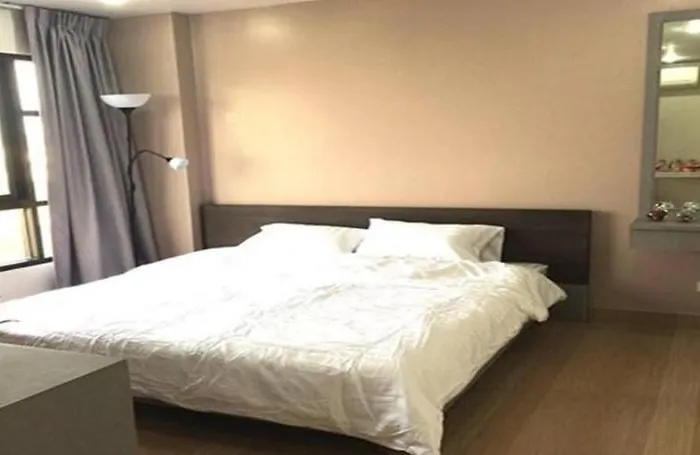 Oyo 421 Guyasuka & Cafe Hotel Bangkok