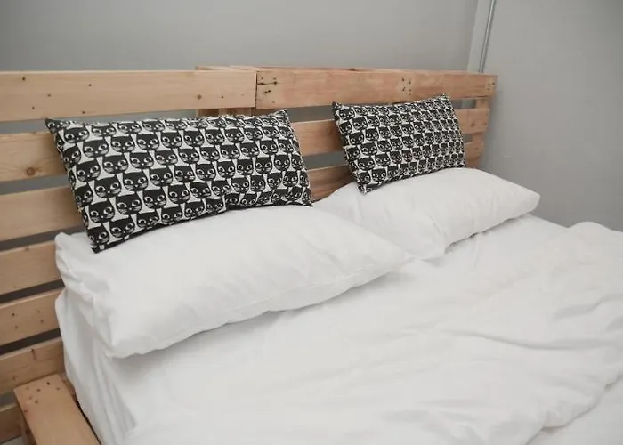 Oyo 421 Guyasuka & Cafe Hotel Bangkok
