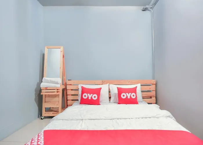 Oyo 421 Guyasuka & Cafe Hotel Bangkok
